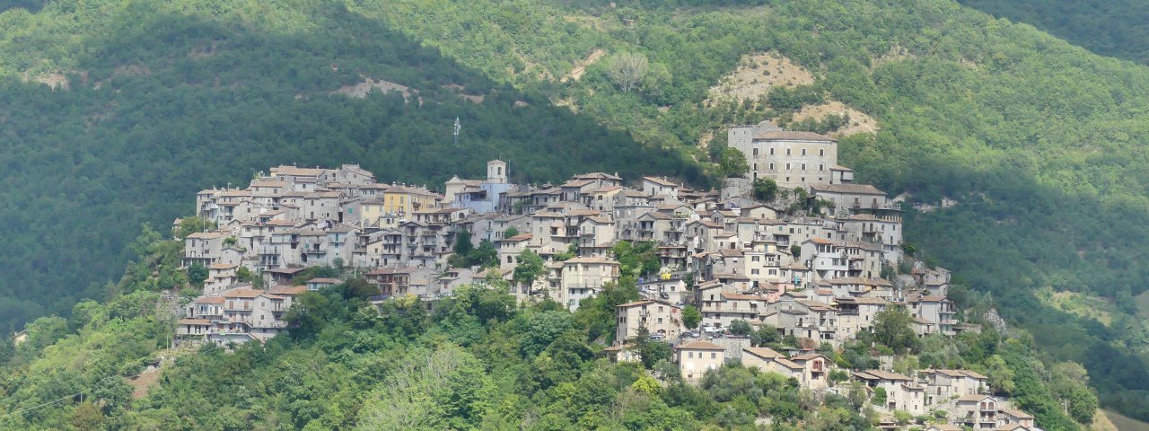 Castel Di Tora - Ağri / Italie